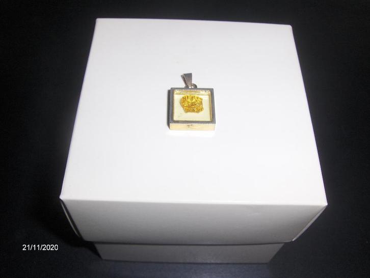 Vierkante Glazen Hanger met een stukje Bladgoud erin-1920-, Sieraden, Tassen en Uiterlijk, Kettinghangers, Gebruikt, Goud, Goud