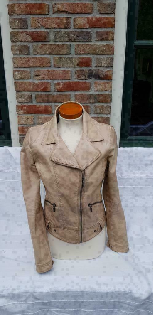 ZARA  kunstlederen jasje beige TRF collection (E556), Kleding | Dames, Jassen | Zomer, Ophalen of Verzenden