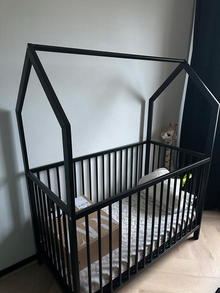 Zwart Ledikant en Commode van Van Asten, Kinderen en Baby's, Babywiegjes en Ledikanten, Gebruikt, Ledikant, Ophalen of Verzenden