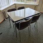 vintage keukentafel met vier stoelen, Huis en Inrichting, Tafels | Eettafels, Gebruikt, 100 tot 150 cm, Rechthoekig, 50 tot 100 cm