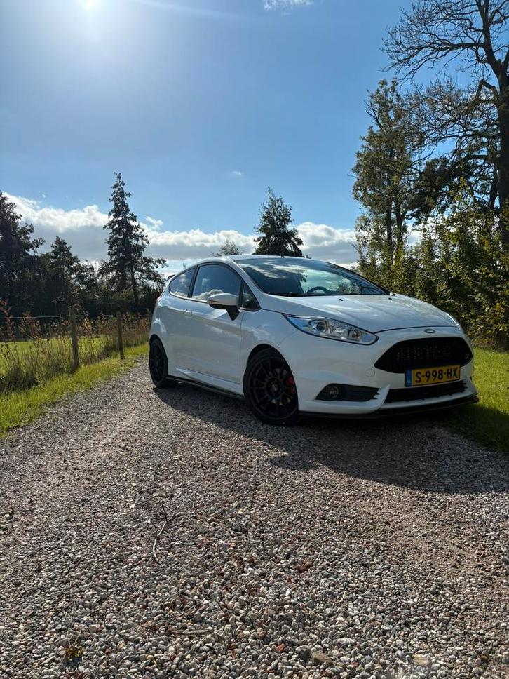 Ford Fiësta 1.6 stage 2 217pk 3DR 2013 Wit, Auto's, Ford, Particulier, Fiësta, Benzine, Hatchback, Handgeschakeld, Geïmporteerd