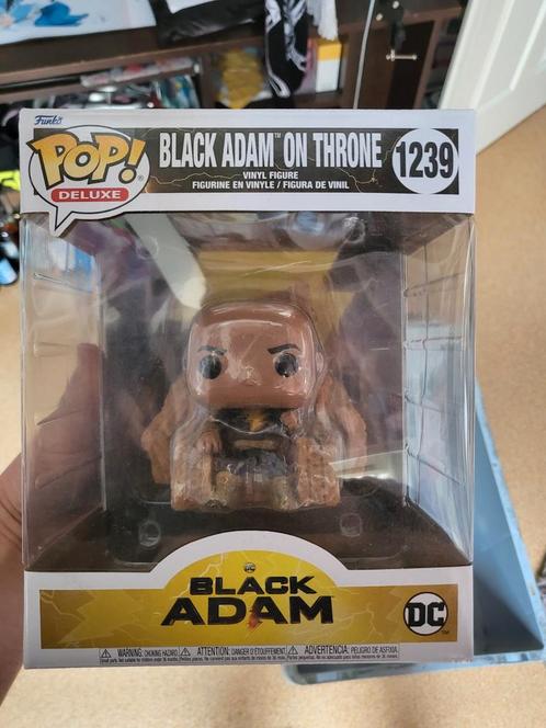 Funko Pop! Deluxe Black Adam on Throne #1239 - Nieuw!, Verzamelen, Poppetjes en Figuurtjes, Nieuw, Ophalen of Verzenden