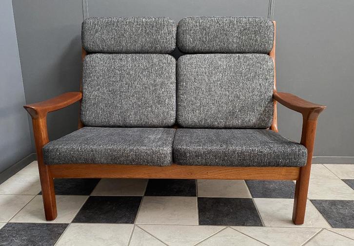 70 jaren grijze SOFA Juul Kristensen teak hout 2 zit bankje, Huis en Inrichting, Banken | Sofa's en Chaises Longues, Gebruikt