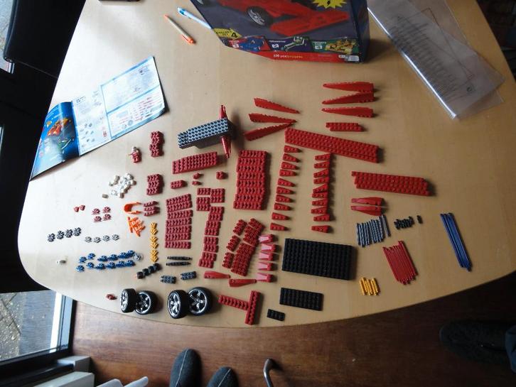 KNEX rode raceauto met werkende motor, Kinderen en Baby's, Speelgoed | Bouwstenen, Zo goed als nieuw, K'nex, Ophalen of Verzenden