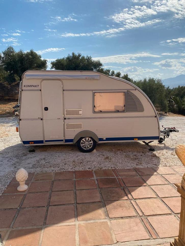 Kip Kompakt MC 37   Kompacte caravan!, Caravans en Kamperen, Caravans, Particulier, tot en met 2, 500 - 750 kg, Standaardzit, Kip