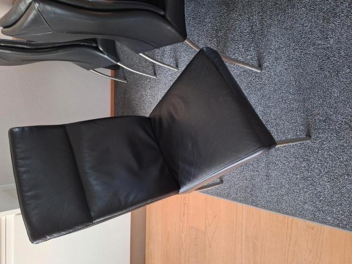 6 zwart leren eetkamerstoelen (rvs kleur poot), Huis en Inrichting, Stoelen, Gebruikt, Vijf, Zes of meer stoelen, Leer, Zwart