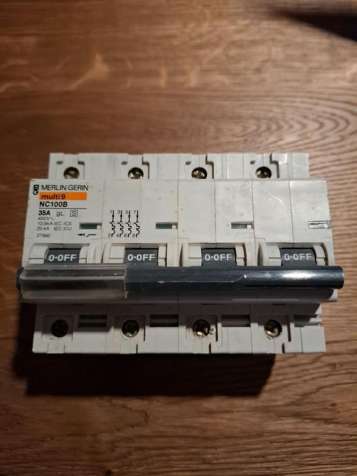 Diverse Merlin Gerin: B16, C20, 25A, 35A, C63, Hobby en Vrije tijd, Elektronica-componenten, Zo goed als nieuw, Ophalen of Verzenden