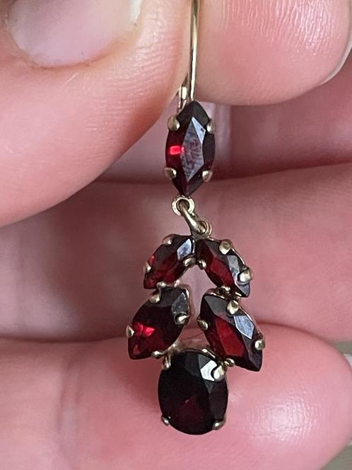 8 karaat vintage oorbellen met boheemse granaten, Sieraden, Tassen en Uiterlijk, Oorbellen, Zo goed als nieuw, Goud, Ophalen