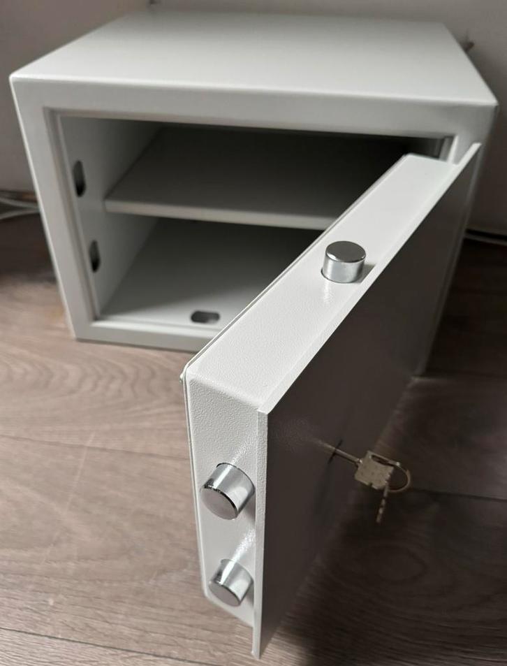 Zeer degelijke PT-1 kluis brandkast met 2 sleutels, Huis en Inrichting, Brandblussers en Brandkasten, Zo goed als nieuw, Brandkast