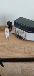 Bruder trailer met twee bruder paarden., Ophalen of Verzenden, Gebruikt