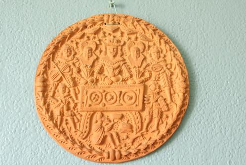 Terracotta reliëf plaquette Spaans tafereel, Antiek en Kunst, Antiek | Keramiek en Aardewerk, Ophalen