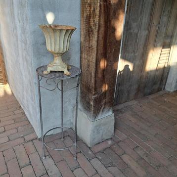 Landelijk plantentafeltje tafeltje bijzettafeltje *Etage3* beschikbaar voor biedingen