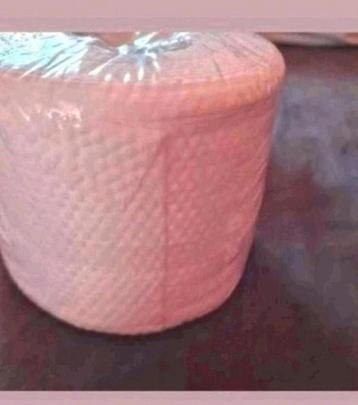 Katoenen reinigingsdoekjes op rol voor gezicht en nagels beschikbaar voor biedingen