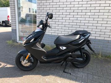 GAVE YAMAHA AAEROX R 45KM 4-TAKT MAT ZWART BJ2015 7000KM beschikbaar voor biedingen