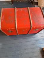 Oude hutkoffer met beschadigingen - 86x57x53 cm, Ophalen of Verzenden