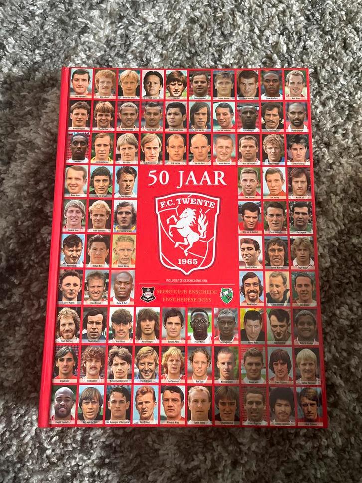 FC Twente 50 Jaar Jubileumboek (nieuwstaat), Boeken, Sportboeken, Nieuw, Balsport, Ophalen of Verzenden
