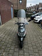 Zip piaggio grijs, Benzine, Maximaal 45 km/u, 50 cc, Zo goed als nieuw