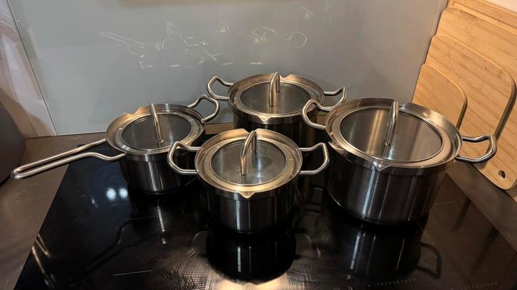 Pannenset BK q-linair met afgietsysteem en glazen deksels, Huis en Inrichting, Keuken | Potten en Pannen, Zo goed als nieuw, Pannenset