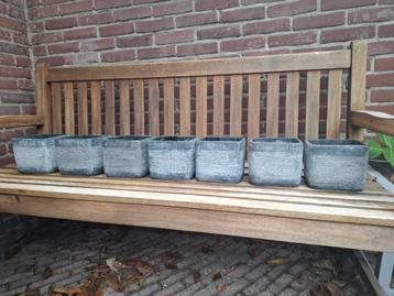 7 bloempotten beschikbaar voor biedingen