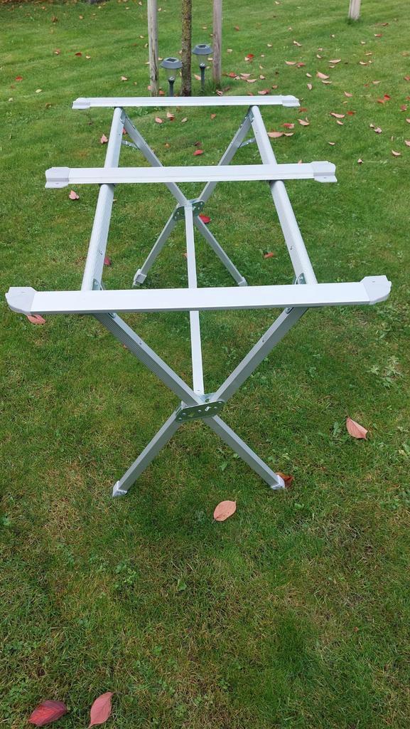 Eurotrail st pierre kampeertafel, Caravans en Kamperen, Kampeermeubelen, Campingtafel, Ophalen of Verzenden