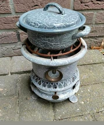 Vintage Petroleumstel met Pannetje,Geëmailleerd,koken,deco beschikbaar voor biedingen