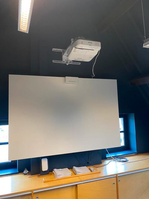 Epson EB-695Wi beamer, Audio, Tv en Foto, Beamers, Zo goed als nieuw, Ophalen