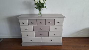 Ladenkast/medicijnenkast 13 lade's beschikbaar voor biedingen