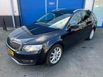 Skoda Octavia Combi 1.6 TDI 110pk Automaat Greentech Ambitio, Auto's, Skoda, Stof, Gebruikt, 4 cilinders, Zwart