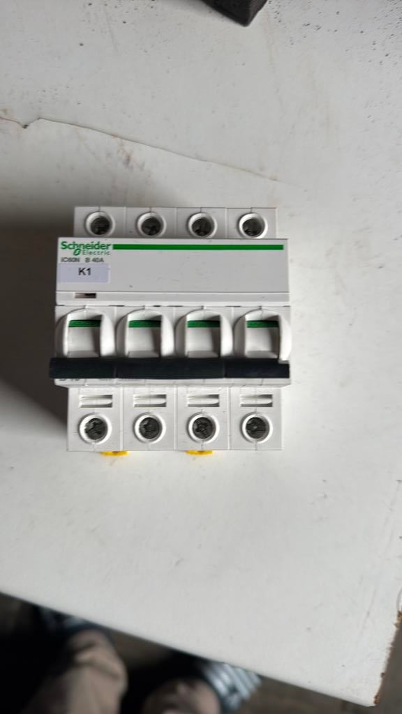 Automaat 40 A, Doe-het-zelf en Verbouw, Elektra en Kabels, Ophalen of Verzenden, Zo goed als nieuw, Overige typen