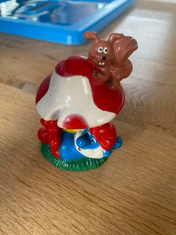 Smurf Grote Smurf met Eekhoorn beschikbaar voor biedingen