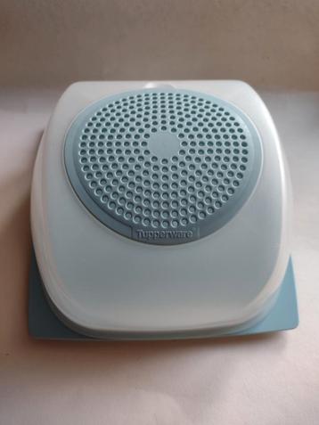 Tupperware kaasdoos beschikbaar voor biedingen