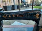 Naumann Antieke Naaimachine, Ophalen