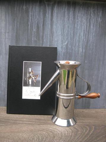 ALESSI "NAPOLITANA" DALISI KOFFIEZETAPPARAAT & BOEK beschikbaar voor biedingen