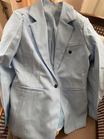 Mooi damespakje blazer met broek.  beschikbaar voor biedingen
