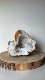 Bergkristal geode XL 2,9 kilo, Verzamelen, Mineralen en Fossielen, Ophalen of Verzenden, Mineraal