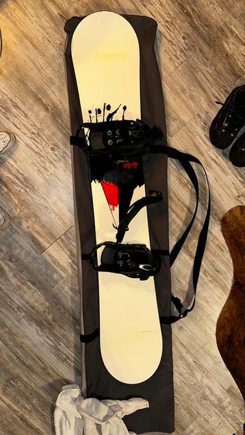 Nitro punisher + burton customs snowboard beschikbaar voor biedingen