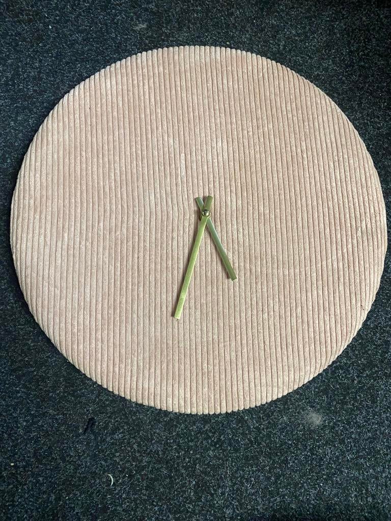 Roze ribstof klok, Ophalen of Verzenden, Zo goed als nieuw, Wandklok