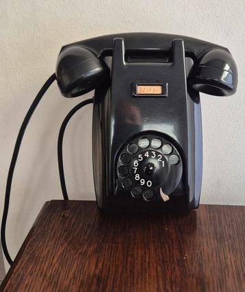 Vintage Bakeliet Telefoon met Draaischijf beschikbaar voor biedingen