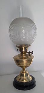 Antieke petroleum lamp – messing – glazen bol – vintage, Ophalen of Verzenden
