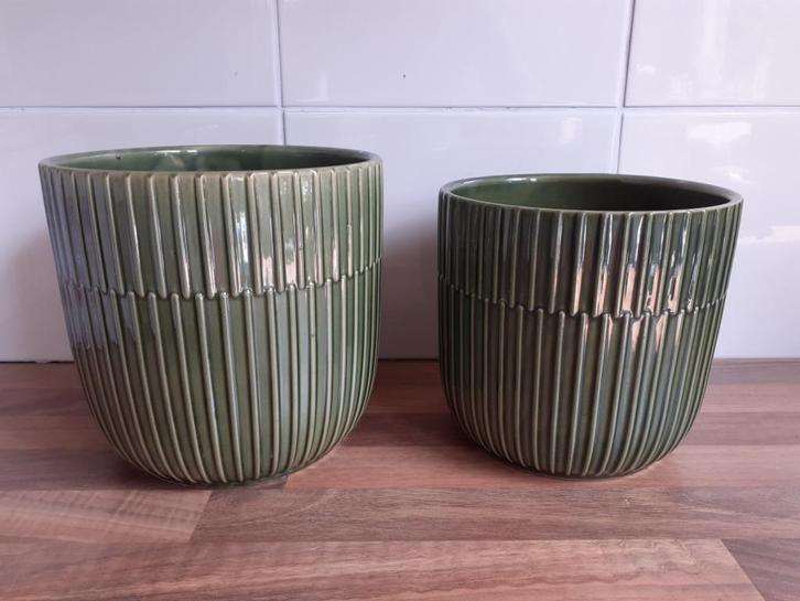 2 grote bloempotten Mica (binnen) groen (nieuw!), Tuin en Terras, Bloempotten, Nieuw, Aardewerk, Binnen, Minder dan 40 cm, Minder dan 25 cm