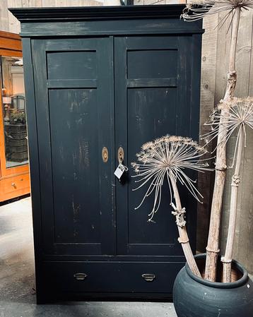 Stoere grenen hang/legkast beschikbaar voor biedingen