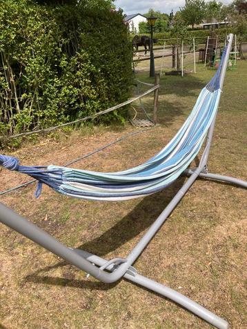 Hangmat met verrijdbare standaard beschikbaar voor biedingen