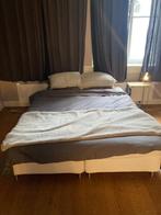 Queen Bed and Mattress, Huis en Inrichting, Slaapkamer | Bedden, Ophalen, Wit, Tweepersoons, Zo goed als nieuw
