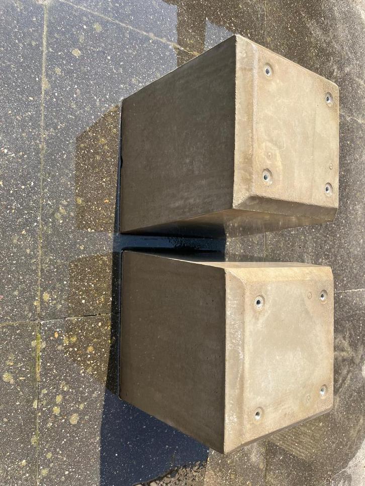 Set van 2 betonpoeren - Gratis af te halen, Tuin en Terras, Terrasdelen en Vlonders, Gebruikt, Overige materialen, Ophalen
