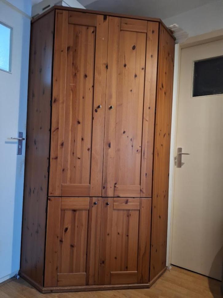 GRATIS mooie IKEA pc hoekkast, Huis en Inrichting, Kasten | Stellingkasten, Gebruikt, Ophalen