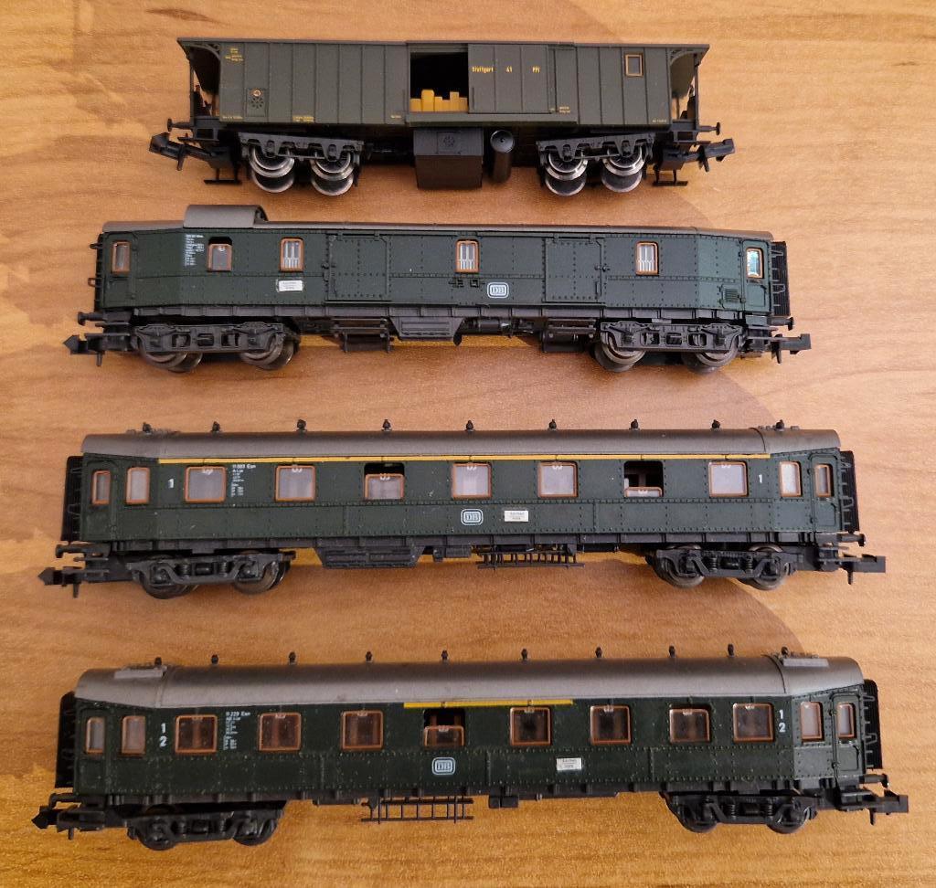 DB 3 Personen wagons en 1 goederenwagon, Gelijkstroom, Analoog, Ophalen of Verzenden, Nieuw