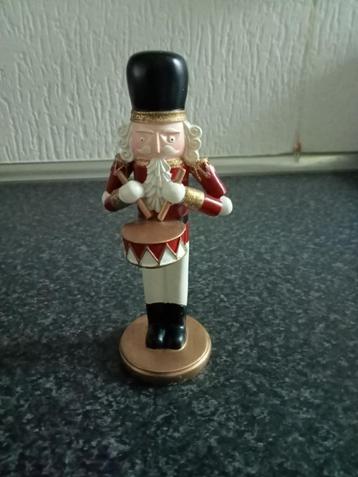 KERST: prachtige notenkraker met trommel porselein 14 cm beschikbaar voor biedingen