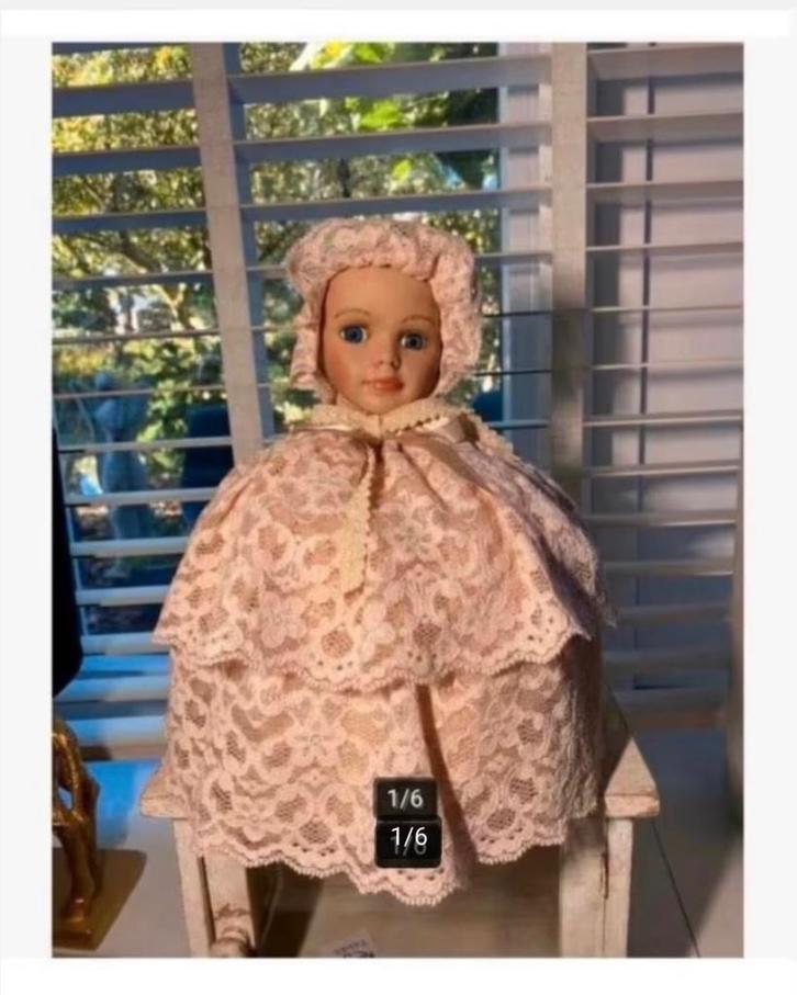 Korting Prachtig poppenhoofd met bijzondere jurk muts kant, Verzamelen, Poppen, Nieuw, Pop, Ophalen of Verzenden