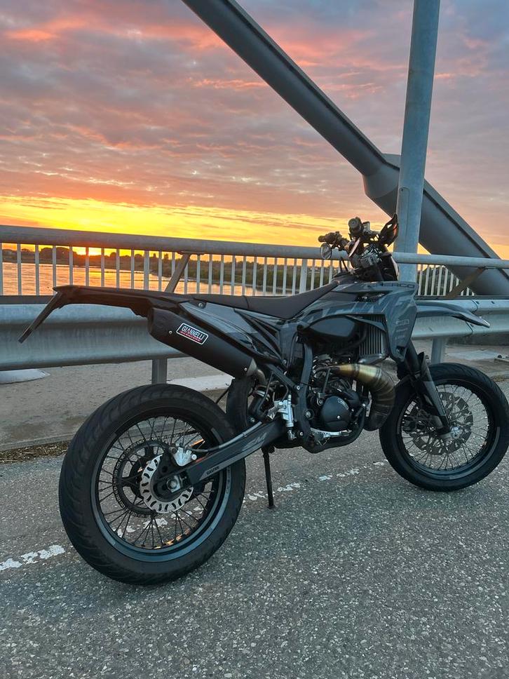 Sherco SM-RS 50cc - 2024 - Supermoto, Fietsen en Brommers, Brommers | Tuning en Styling, Ophalen of Verzenden