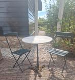 Frans Bistroset, marmer gietijzer 2 oude klapstoelen, Tuin en Terras, Tuinsets en Loungesets, Ophalen, Gebruikt, Overige materialen